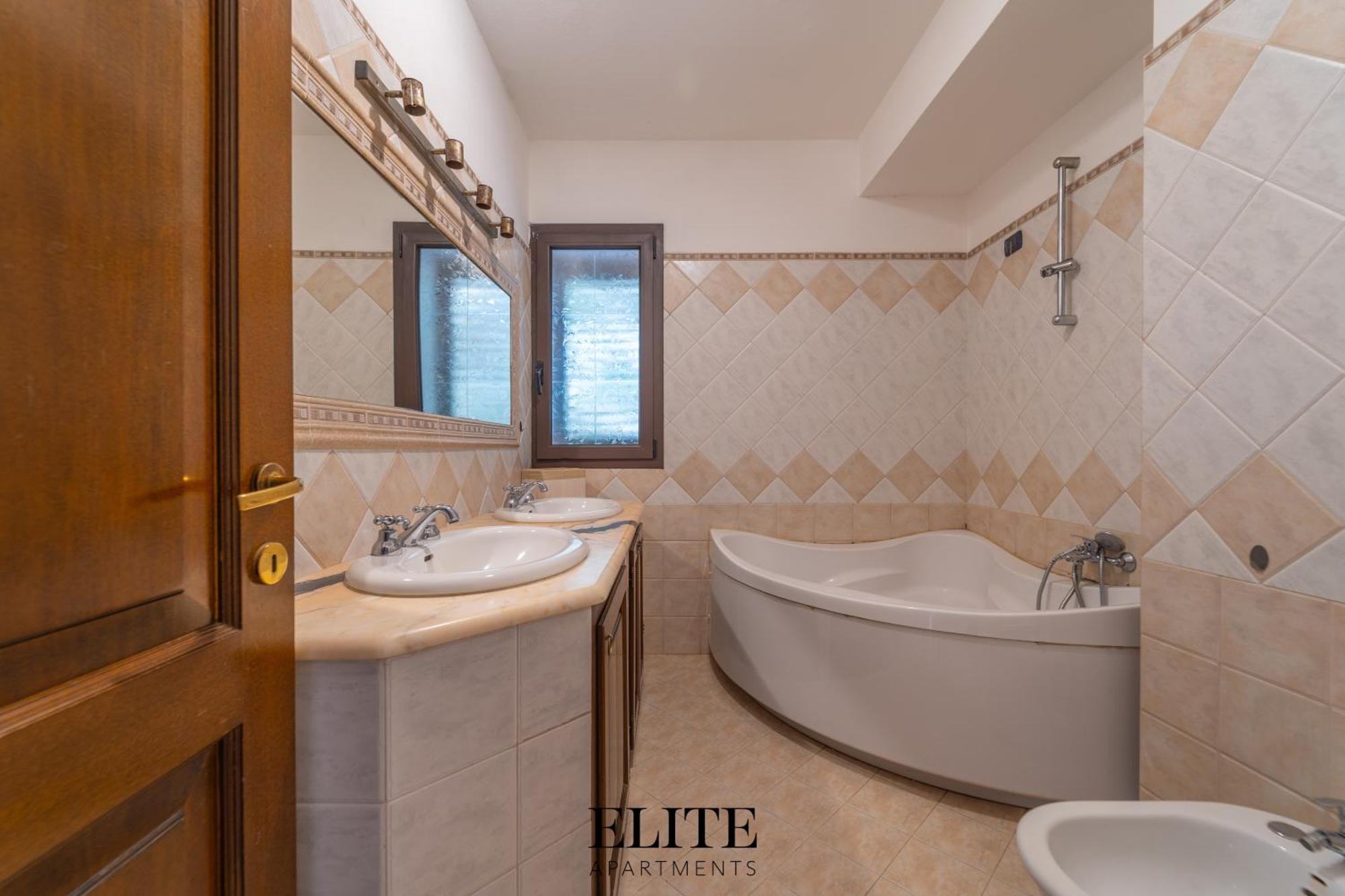 B&B My Home Al Centro Di Όλμπια Εξωτερικό φωτογραφία